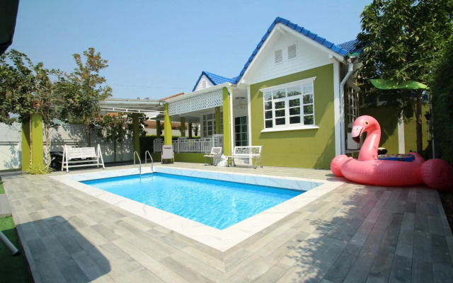 Little home poolvilla
