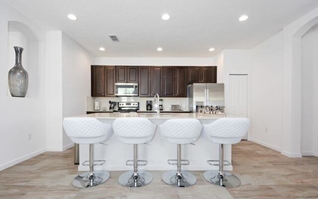 ACO PREMIUM – 6 bd with pool (1736)