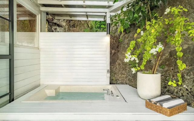 Santai by The Korowai Uluwatu