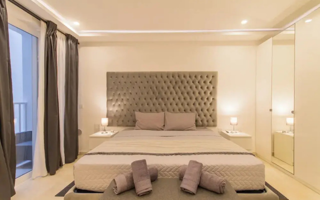 Spacious & Modern by the sea Qawr