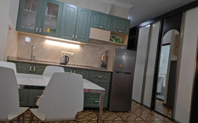 Apartment on Sherif Khimshiashvili Street 15b