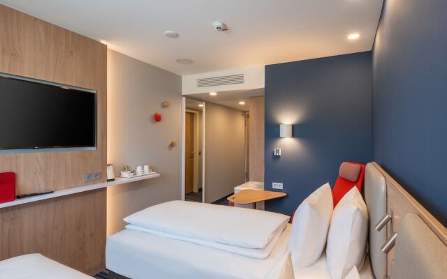 Holiday Inn Express Hamburg South A7 AS42 by IHG