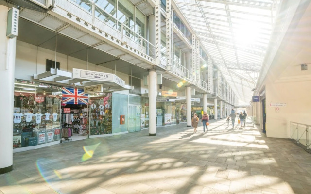 Luxurious Victoria Home by the Apollo Theatre