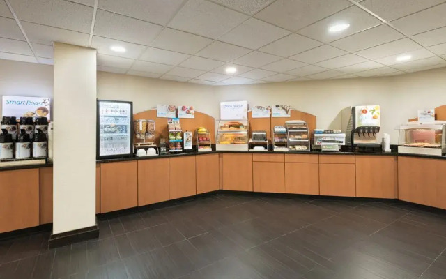 Holiday Inn Express & Suites Bentonville