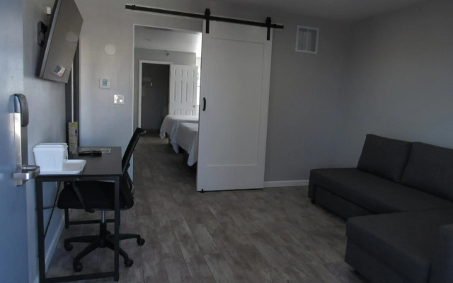 Capri Suites Anaheim