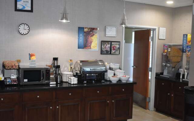 Best Western Plus Brunswick Inn & Suites