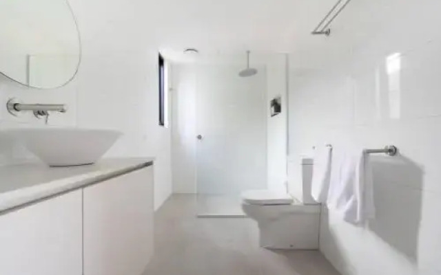 3 Story Townhouse In The Middle Of The City