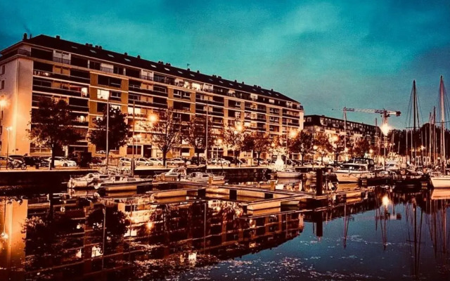 Belle Appartement lumineux avec balcon plein centre .