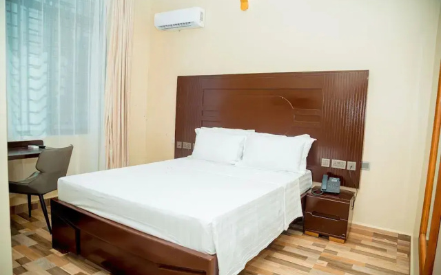 Aniny Hotel