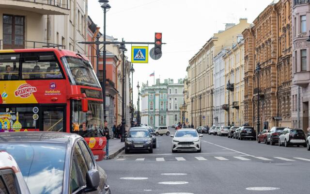 Рядом с Эрмитажем