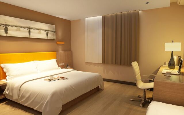 IU Hotel Wuhan High-speed Rail Honggang City