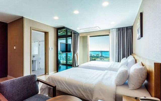 Rich Hotel