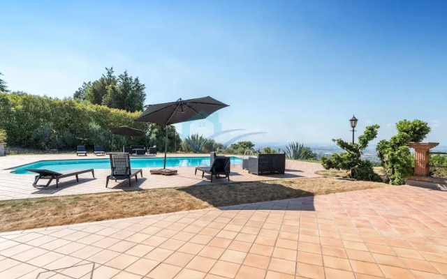 New Refined Villa Rayskaya In Monte Compatri