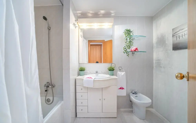 Apartment in Empuriabrava Near Sandy Beach