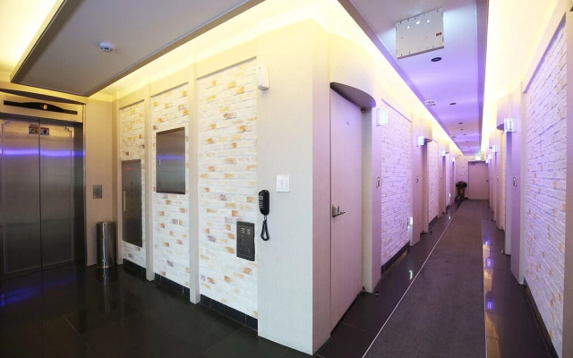 Daejeon Wolpyeong M House