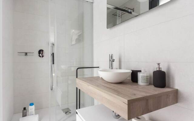 Incredible Design 2bedroom Apt, Sleeps 6 in Centro