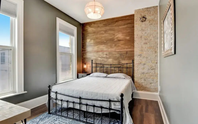 Large Milwaukee Home 4BR Fast Wifi