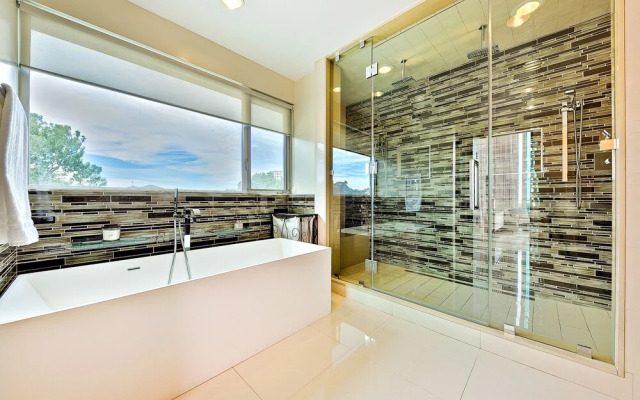 Hollywood Estate With Stunning Views