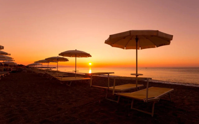 Hellenia Yachting Hotel