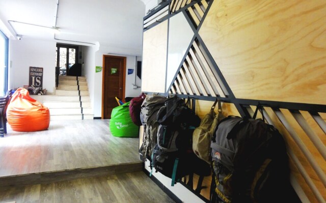 Chillin District Hostel
