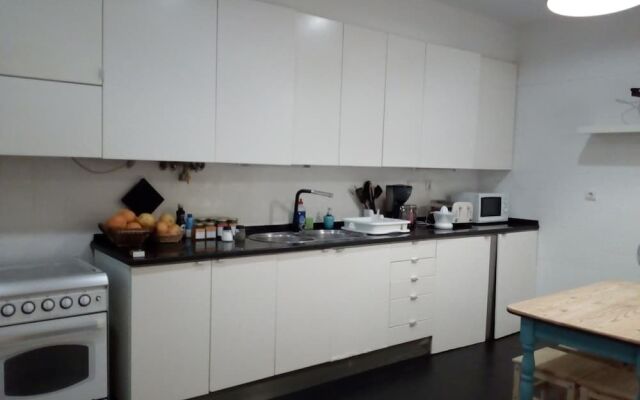 Stunning Apartment Near Chiado