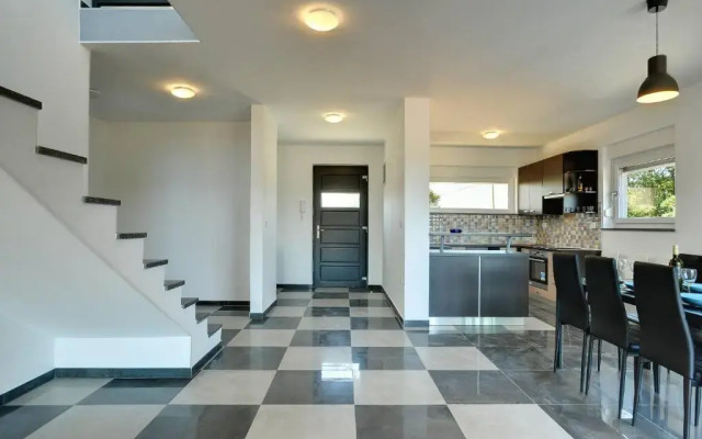 Holiday Home Dori (LBN394)