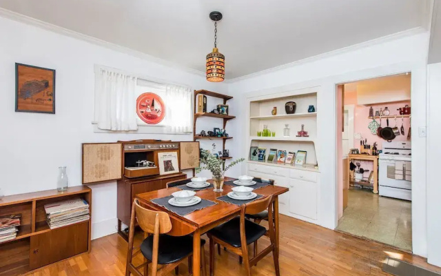 Charming 2 Bedroom Bungalow in Silver Lake