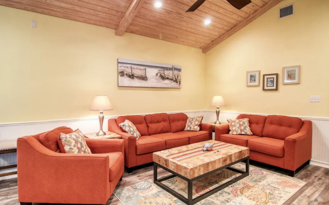 Moore Fun House by Silver Sands Vacation Rentals