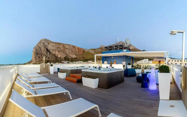 Hotel Sundeck