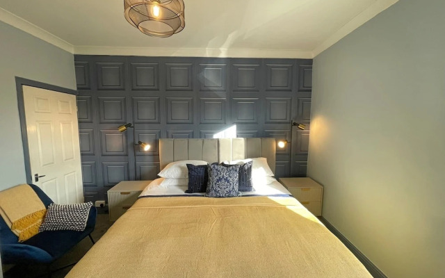 Spacious 3-Bedroom House with Parking