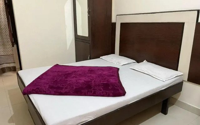 Goroomgo Blessing Inn Jalandhar