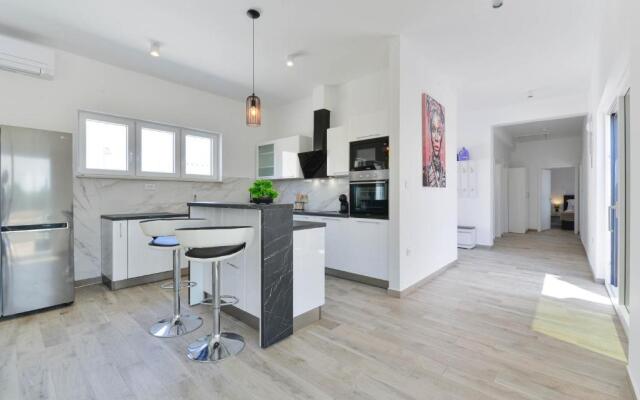 Luxury villa with pool near the beach 2