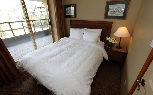 ResortQuest at Whistler Cascade Lodge
