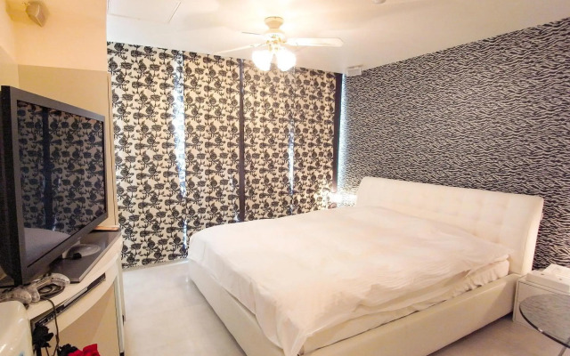 V Hotel - Adults Only