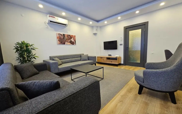 New Flat Large Living Space 2-6 Near By Lara Beach