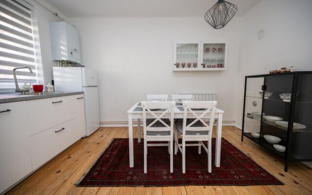 Sunny 1bdr Apartment Near City Center