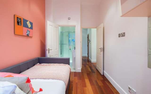 The Kensington Palace Retreat - Modern 2BDR Flat