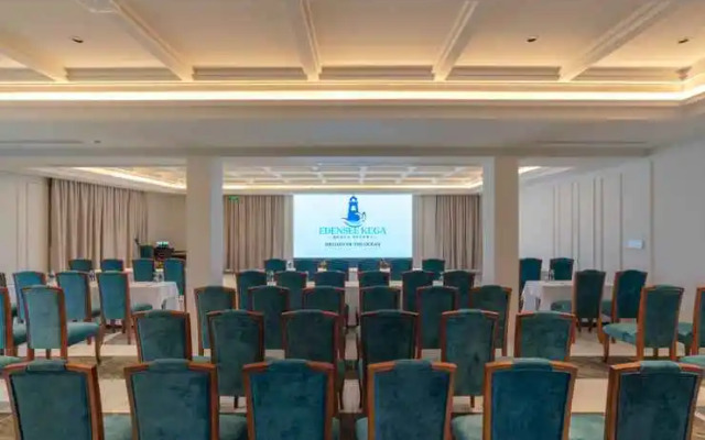 Edensee Kega Beach Resort