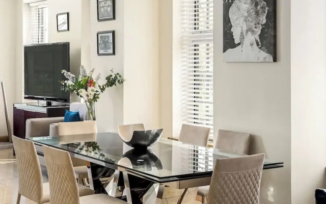 Park Lane 4-bed Mayfair Family House