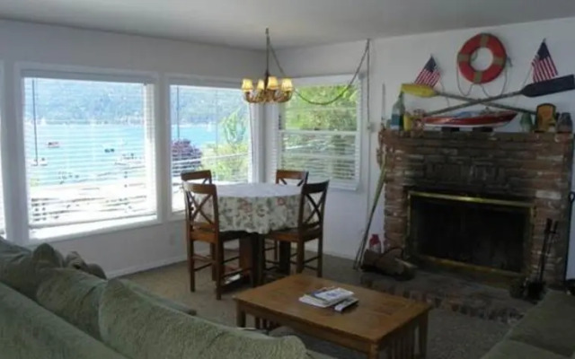 RedAwning Lakefront Retreat