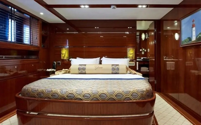 Sailing Yacht Glorious