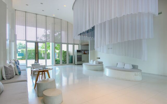 Hua Hin Luxury Beachfront Condo By Mon
