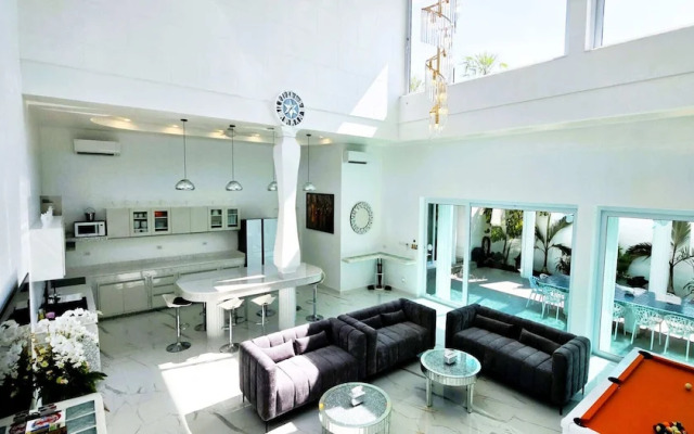 STARLAND Luxury Pool Villa Pattaya 8 Bedrooms