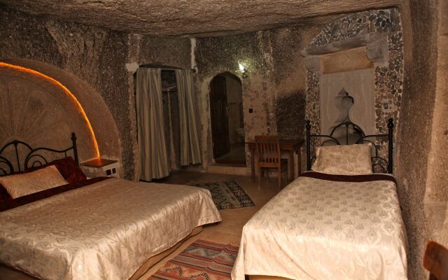 Holiday Cave Hotel