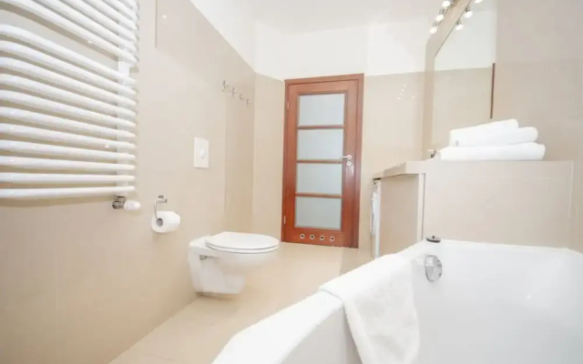 InPoint Old Town- Apartment with garden