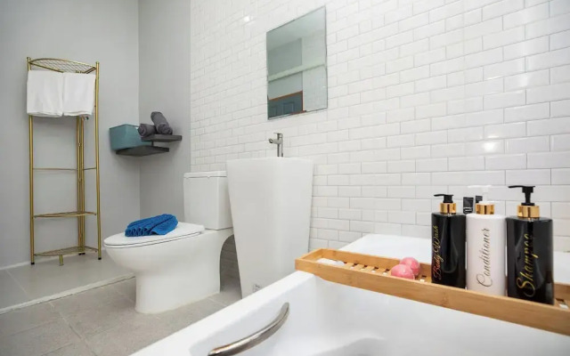 Best Time Pool Suites