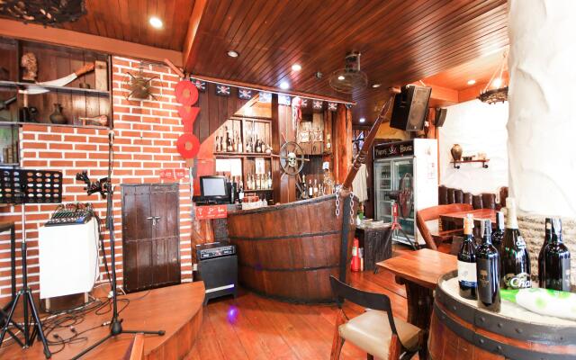 OYO 1103 Pirates House Hotel