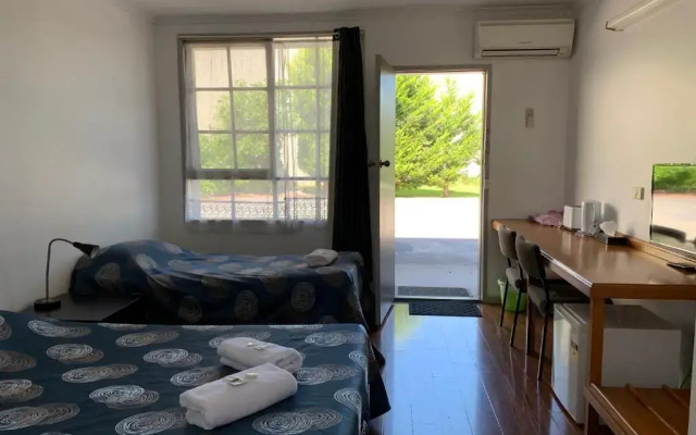 Beaconsfield Lodge Motel