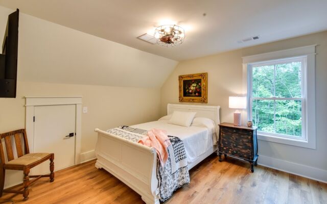 Luxurious Clarkesville Cabin w/ Decks & Fire Pit