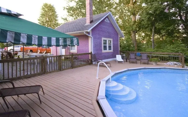 Une Fleur au Bord de l'Eau